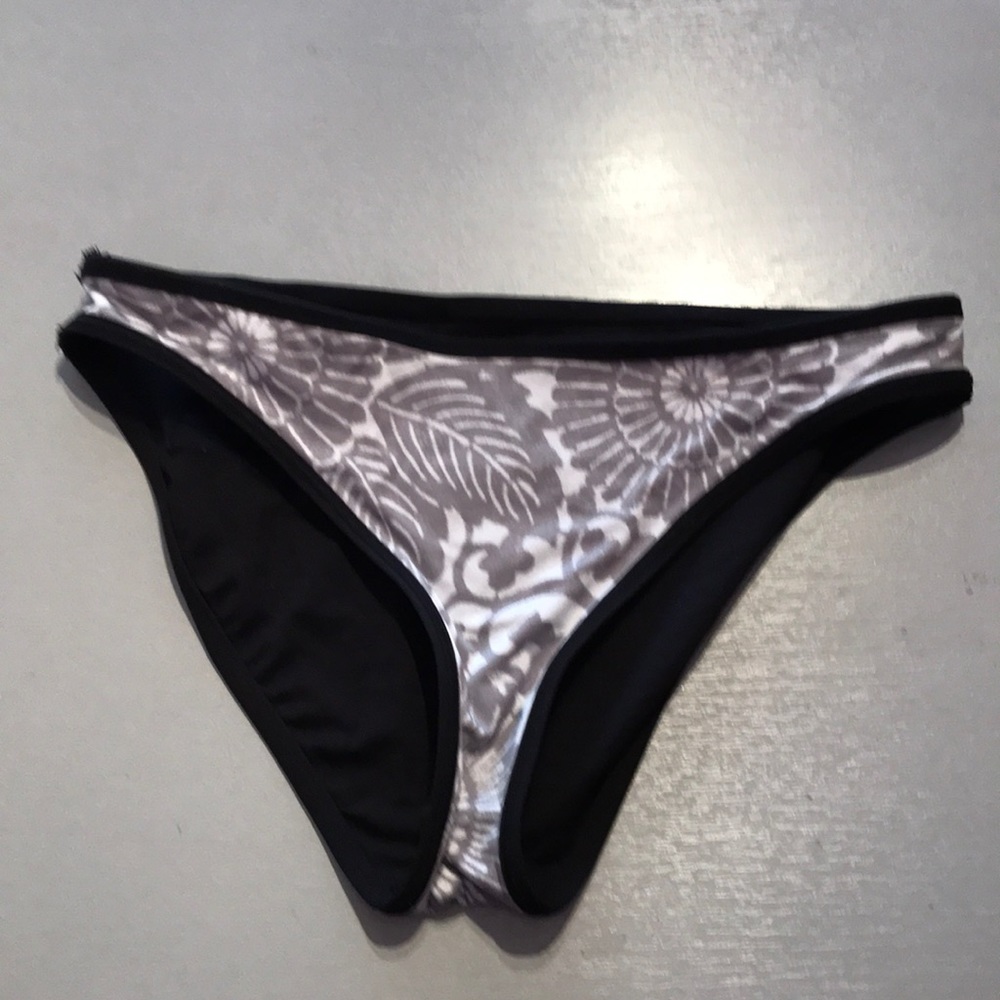 Lululemon 4 heatwave bikini bottom reversible b2